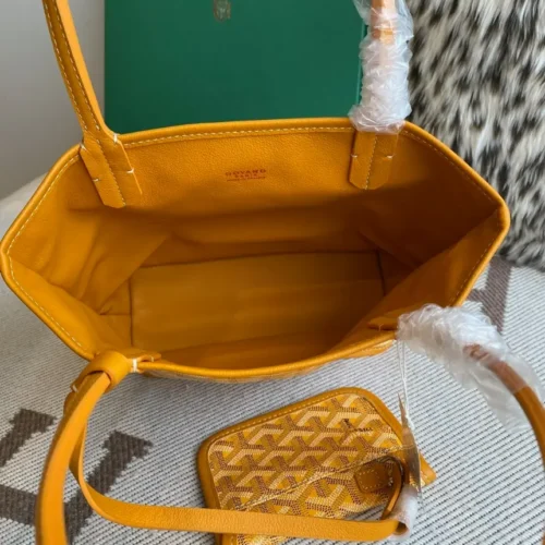 Goyard Classic Paris Chevron Crossbody - Image 4