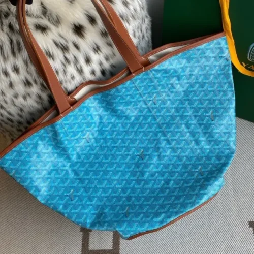 Goyard Belvedere PM Classic Canvas Crossbody Bag - Image 4