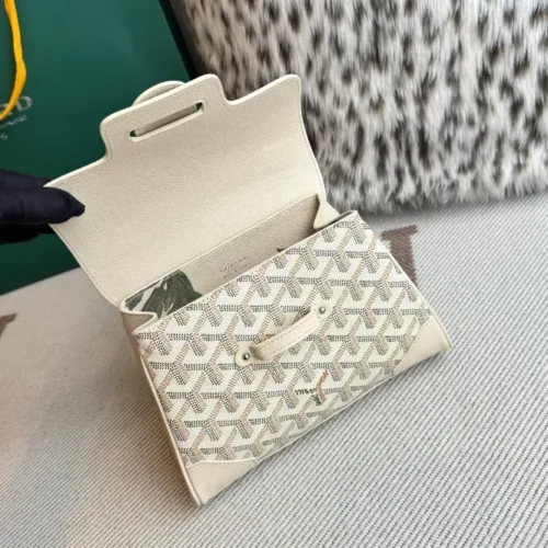 Goyard Belvedere Chevron Classic Flap Messenger - Image 5