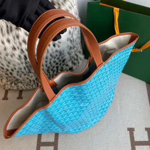 Goyard Belvedere PM Classic Canvas Crossbody Bag - Image 3
