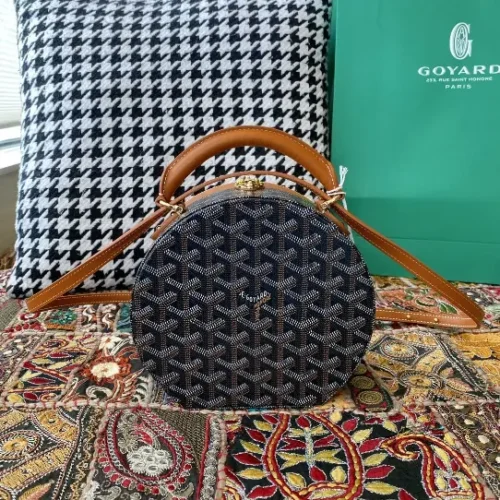 Goyard Streamlined Cap-Vert Zip Crossbody - Image 2