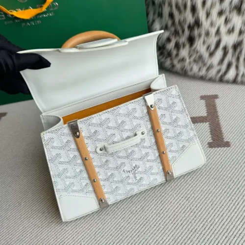 Goyard Cap-Vert Timeless Chevron Crossbody - Image 4