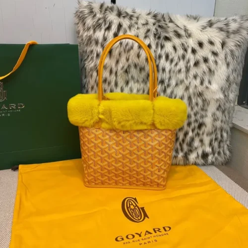 Goyard Iconic Heritage Chevron Messenger - Image 1