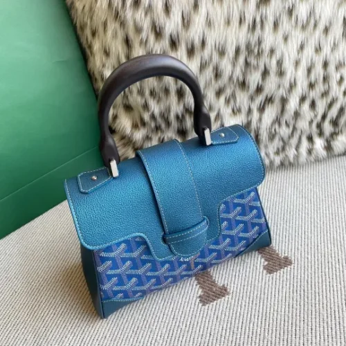 Gucci Dionysus GG Supreme Shoulder Bag - Image 4