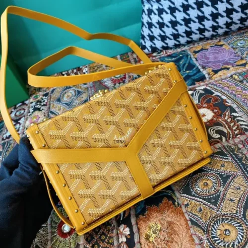 Goyard Timeless Cap-Vert Signature Crossbody - Image 3